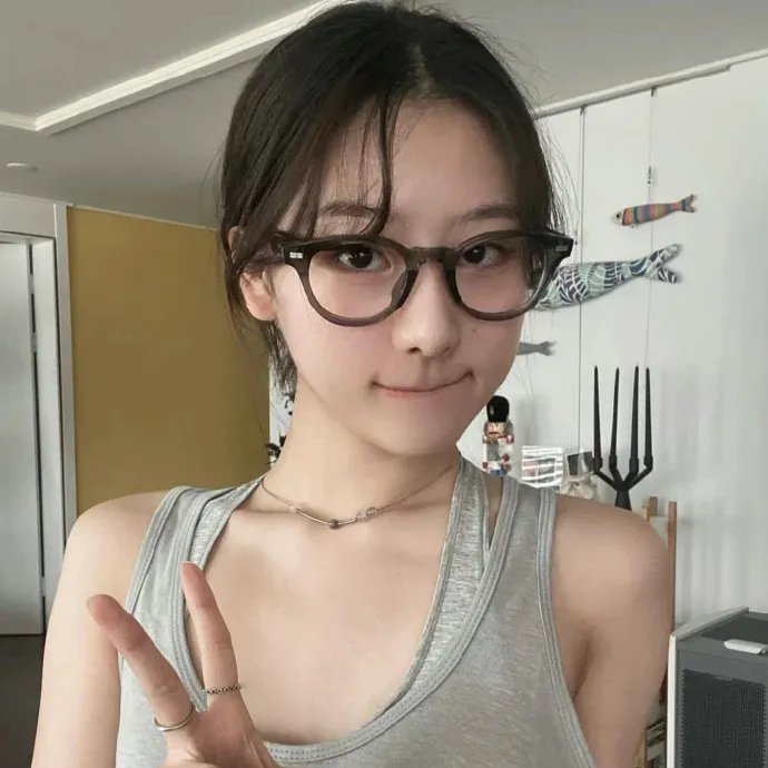 指尖相触，恋恋不舍